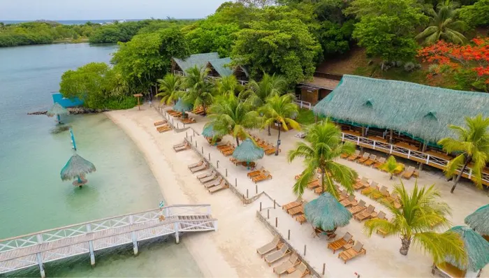 VIP Beach Escape at Turquoise Bay shore excursion in Roatán, Honduras